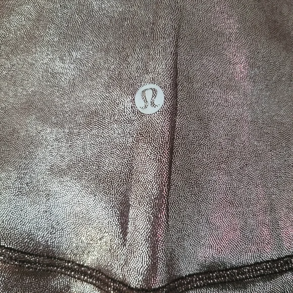 lululemon Align™ High-Rise Pant 25"
Shine In Radiant Foil - Size 14 - Picture 4 of 8